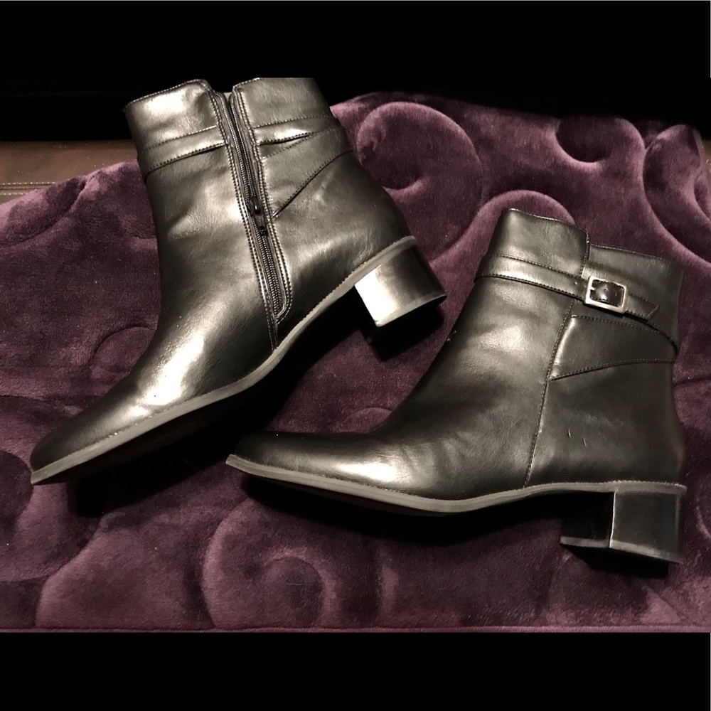 Ladies black boots